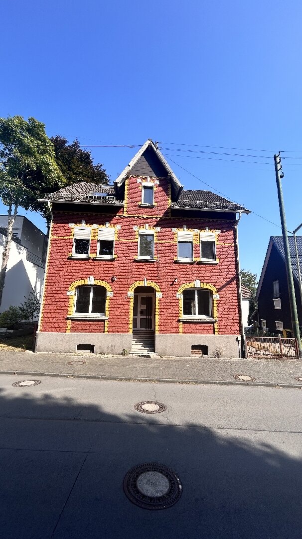 Mehrfamilienhaus zum Kauf 235.000 € 9 Zimmer 251 m²<br/>Wohnfläche 320 m²<br/>Grundstück Kreuztal Kreuztal 57223