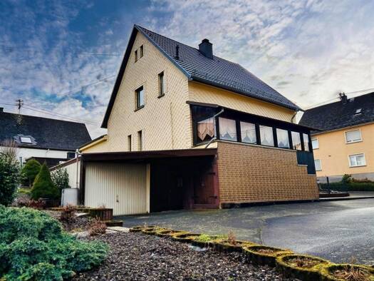 Einfamilienhaus zum Kauf provisionsfrei 149.000 € 8 Zimmer 137 m² 552 m² Grundstück frei ab sofort Ewighausen 56244