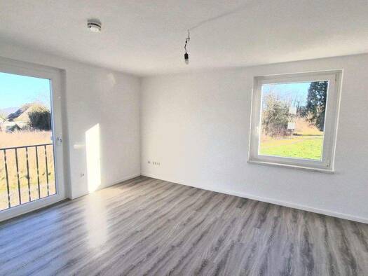 Wohnung zur Miete 295 € 2 Zimmer 63 m² 1. Geschoss Deensen 37627
