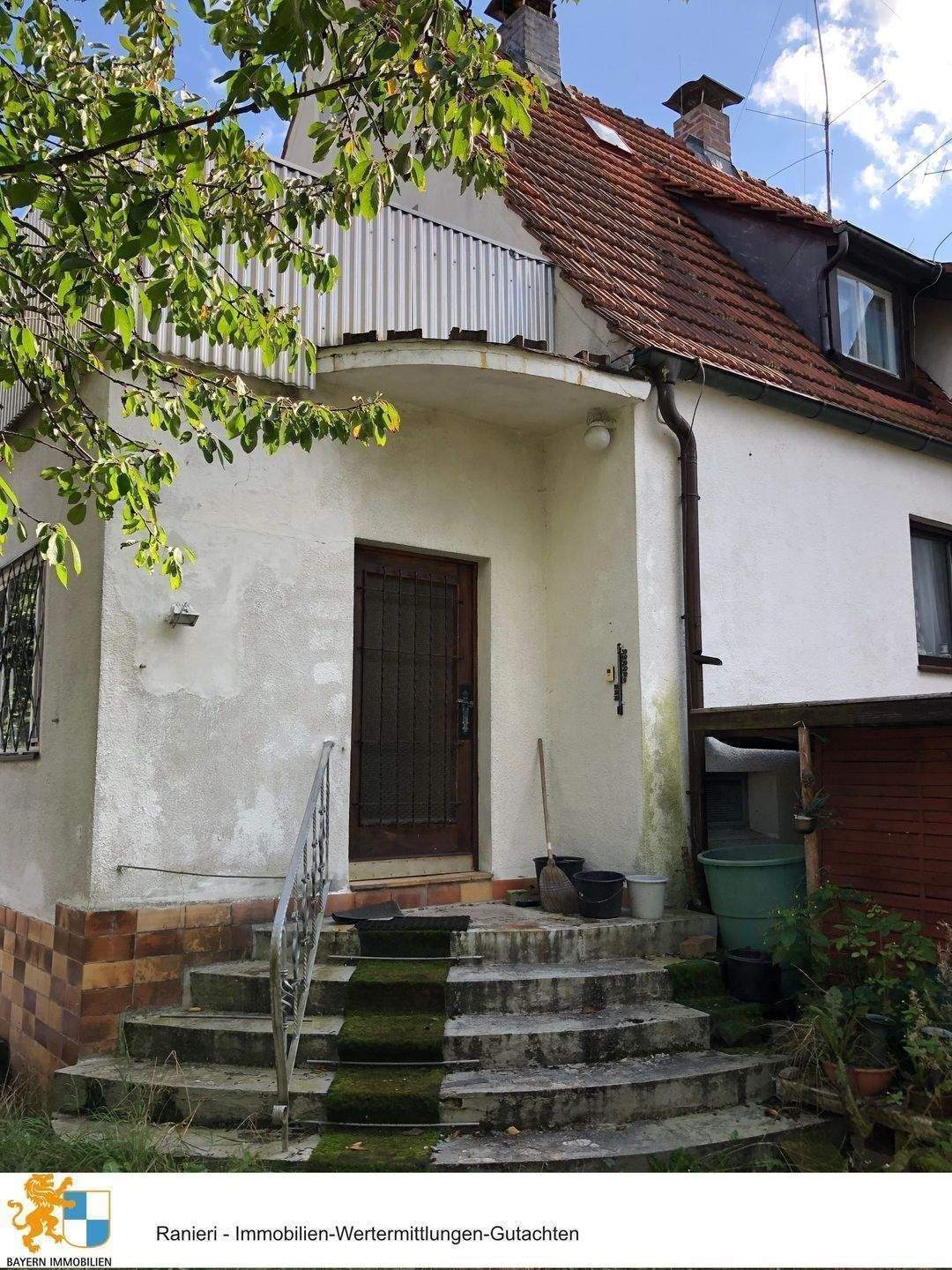 Immobilie in Oberasbach - Renovierungsbedürftiges Wohnhaus mit Nebengebäude in sehr guter Lage von Oberasbach - Bild 4