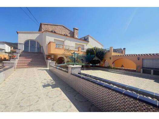 Villa zum Kauf 539.000 € 8 Zimmer 582 m² 732 m² Grundstück Roses 17480