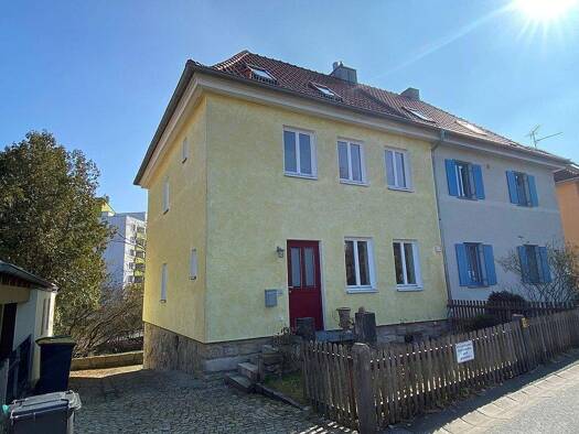 Doppelhaushälfte zur Miete 1.300 € 6 Zimmer 130 m² 600 m² Grundstück frei ab 01.03.2026 Coburg 96450