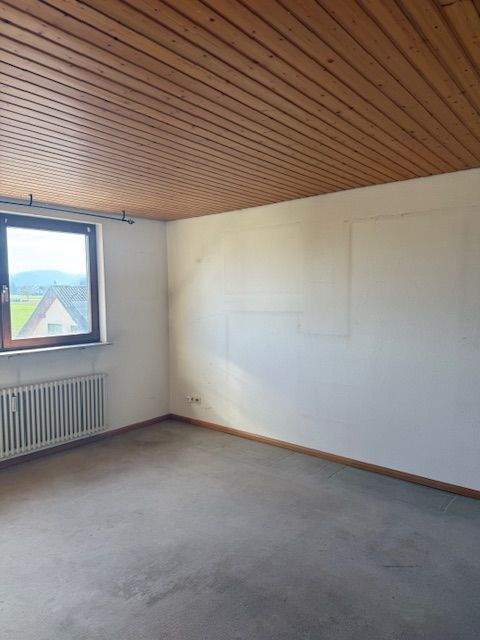 Immobilie in March - Helle 4 Zimmer Dachgeschoss-Maisonettewohnung mit Potenzial in March-Hugstetten - Bild 3