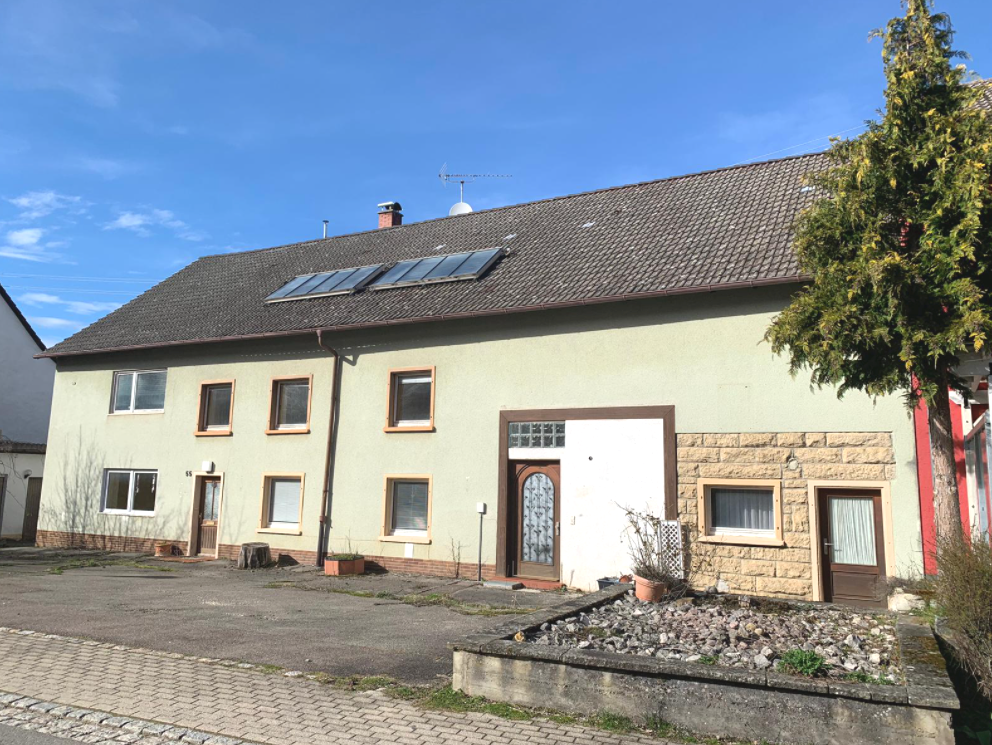 Mehrfamilienhaus zum Kauf 295.000 € 8 Zimmer 160 m²<br/>Wohnfläche 1.692 m²<br/>Grundstück ab sofort<br/>Verfügbarkeit Wiechs Tengen 78250