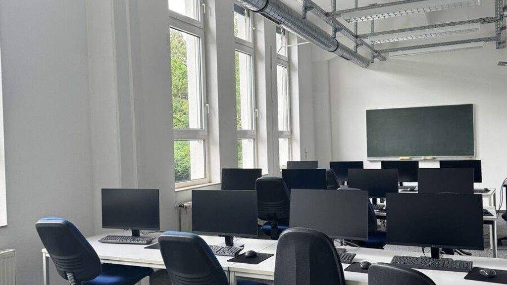 Bürofläche zur Miete 700 m² Bürofläche teilbar ab 665,9 m² Fiedlerstraße 22-32 Nord-Holland Kassel 34127