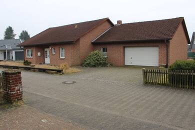 Bungalow zum Kauf provisionsfrei 195.000 € 3 Zimmer 120 m² 751 m² Grundstück Starlohsstraße 10B Unterlüß Südheide 29345