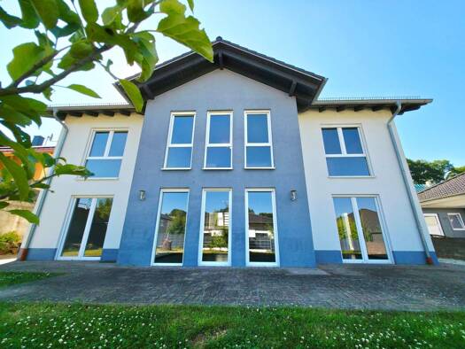 Einfamilienhaus zur Miete 2.750 € 5 Zimmer 358 m² 634 m² Grundstück Mittelbrunn 66851