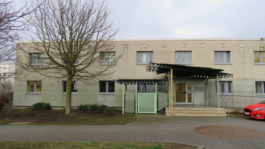 Medizinisches GebĂ€ude zur Miete 6 Zimmer 423,9 mÂČ BĂŒroflĂ€che Heidekrautweg 8 Heide Nord Halle (Saale) 06120