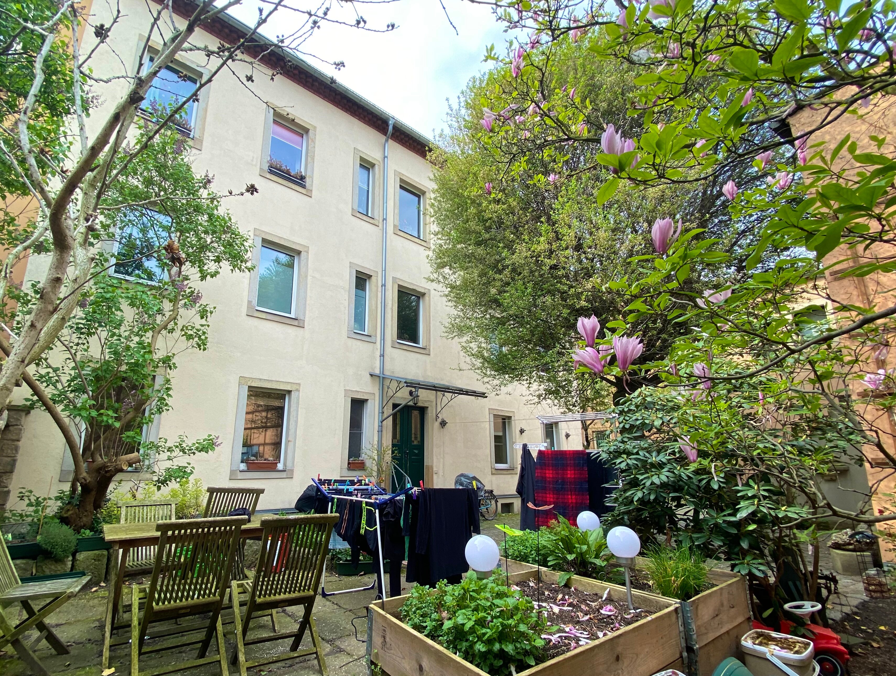 Mehrfamilienhaus zum Kauf 890.000 € 23 Zimmer 492 m²<br/>Wohnfläche 550 m²<br/>Grundstück Mickten (Dreyßigplatz) Dresden 01139