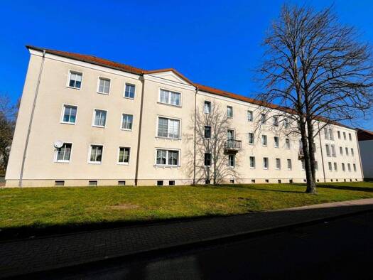 Wohnung zur Miete 394 € 3 Zimmer 65,6 m² 2. Geschoss frei ab 01.07.2026 Goethestraße 1 Braunsbedra 06242