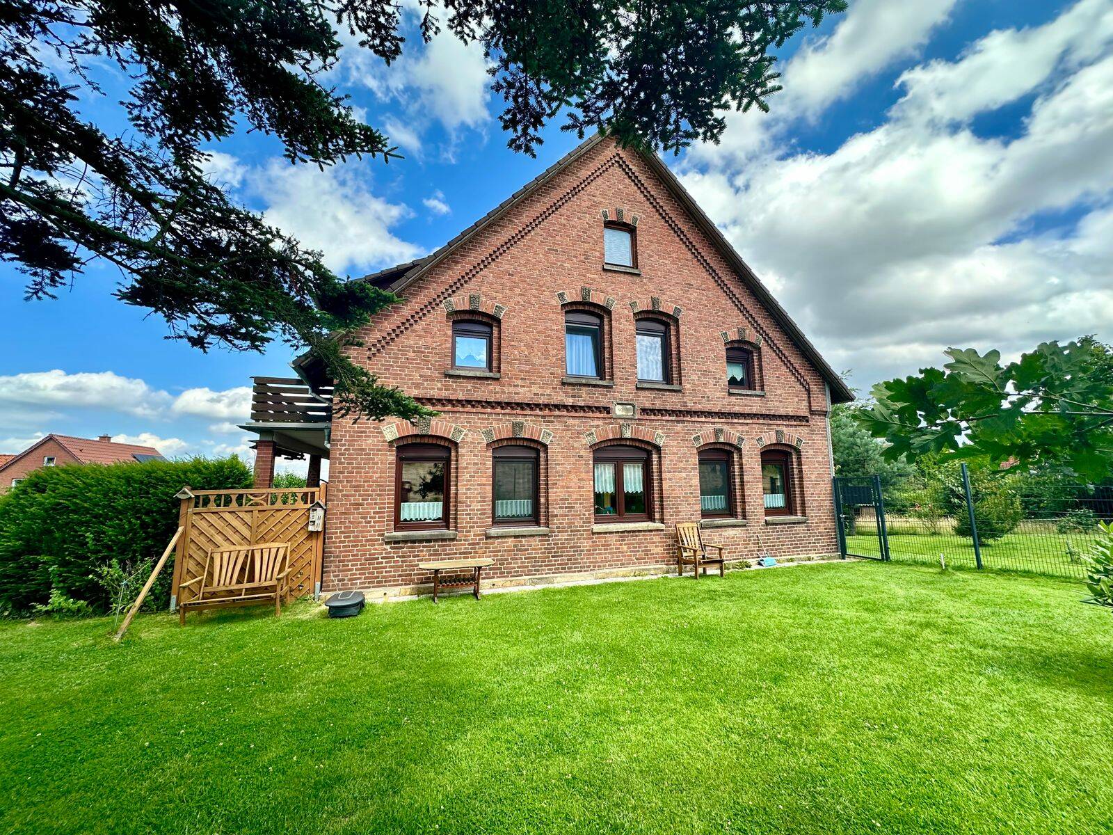Mehrfamilienhaus zum Kauf 370.000 € 9 Zimmer 241 m²<br/>Wohnfläche 1.357 m²<br/>Grundstück Liekwegen Nienstädt 31688