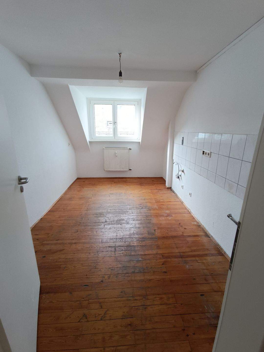 Gute, sehr zentral gelegene 3-Zimmer-Altbauwohnung in Nürnberg-Steinbühl – Nürnberg – Vorschaubild 5
