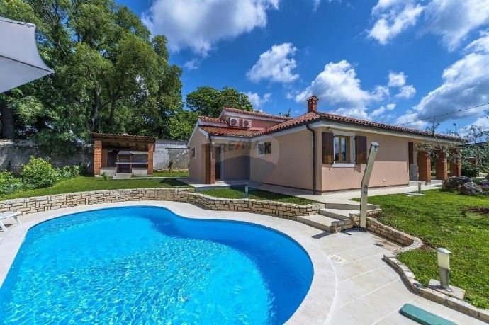 Bungalow zum Kauf 550.000 € 4 Zimmer 156 m²<br/>Wohnfläche 686 m²<br/>Grundstück Porec 52440