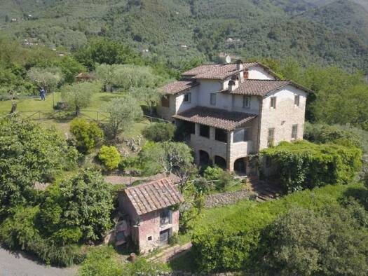 Bauernhaus zum Kauf 1.600.000 € 13 Zimmer 400 m² 10.000 m² Grundstück frei ab sofort Camaiore 55041
