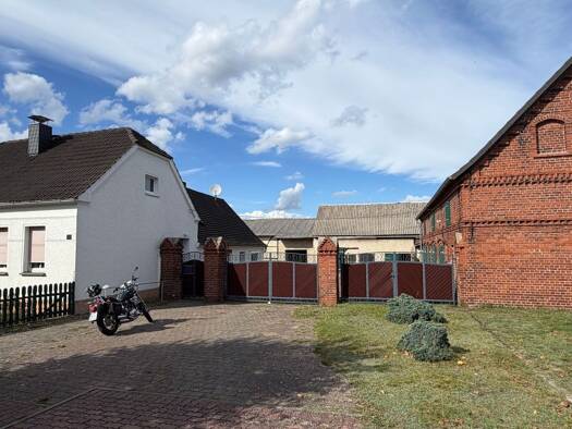 Einfamilienhaus zum Kauf 140.000 € 6 Zimmer 180 m² 5.530 m² Grundstück frei ab sofort Bräsen 22 Bräsen Coswig (Anhalt) 06868