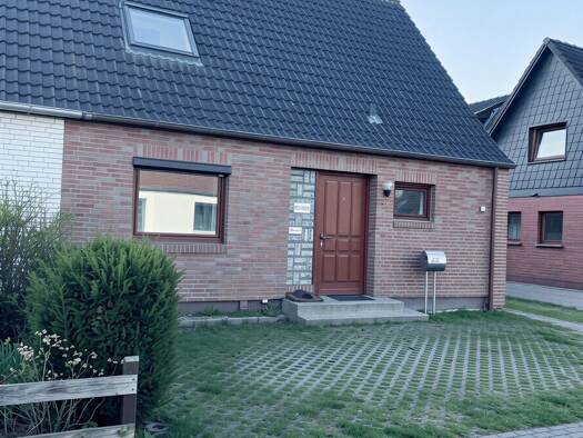 Doppelhaushälfte zum Kauf 298.000 € 3 Zimmer 85 m² 425 m² Grundstück Eckernförde 24340