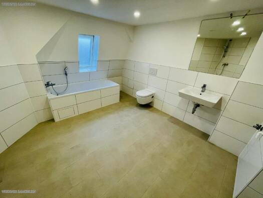 Wohnung zur Miete 590 € 4 Zimmer 106 m² 4. Geschoss Gagarinstraße 52 Innenstadt Gera 07545