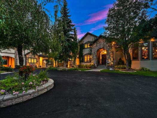 Einfamilienhaus zum Kauf 2.603.630 € 35 Zimmer 712 m² 8.012 m² Grundstück 55 Bearspaw View  Calgary  AB T3R 1A2  Canada Calgary