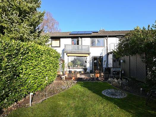 Haus zur Miete 2.000 € 3,5 Zimmer 105 m² 231 m² Grundstück Sasel Hamburg 22393