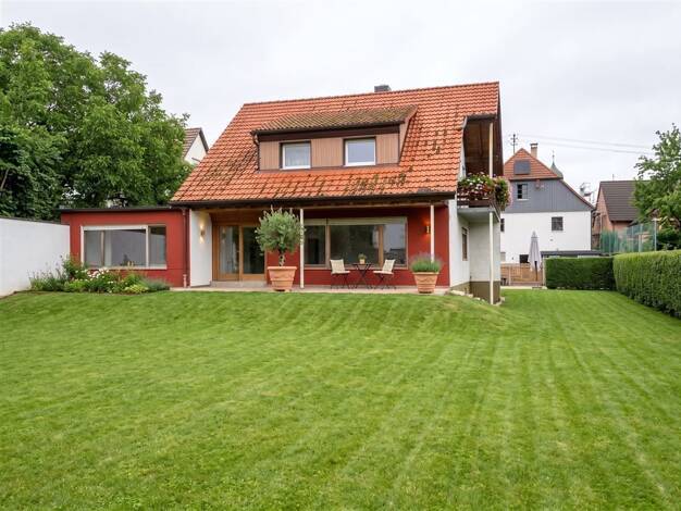 Mehrfamilienhaus zum Kauf als Kapitalanlage geeignet 550.000 € 11 Zimmer 220 m² 1.387 m² Grundstück Westerstetten Westerstetten 89198