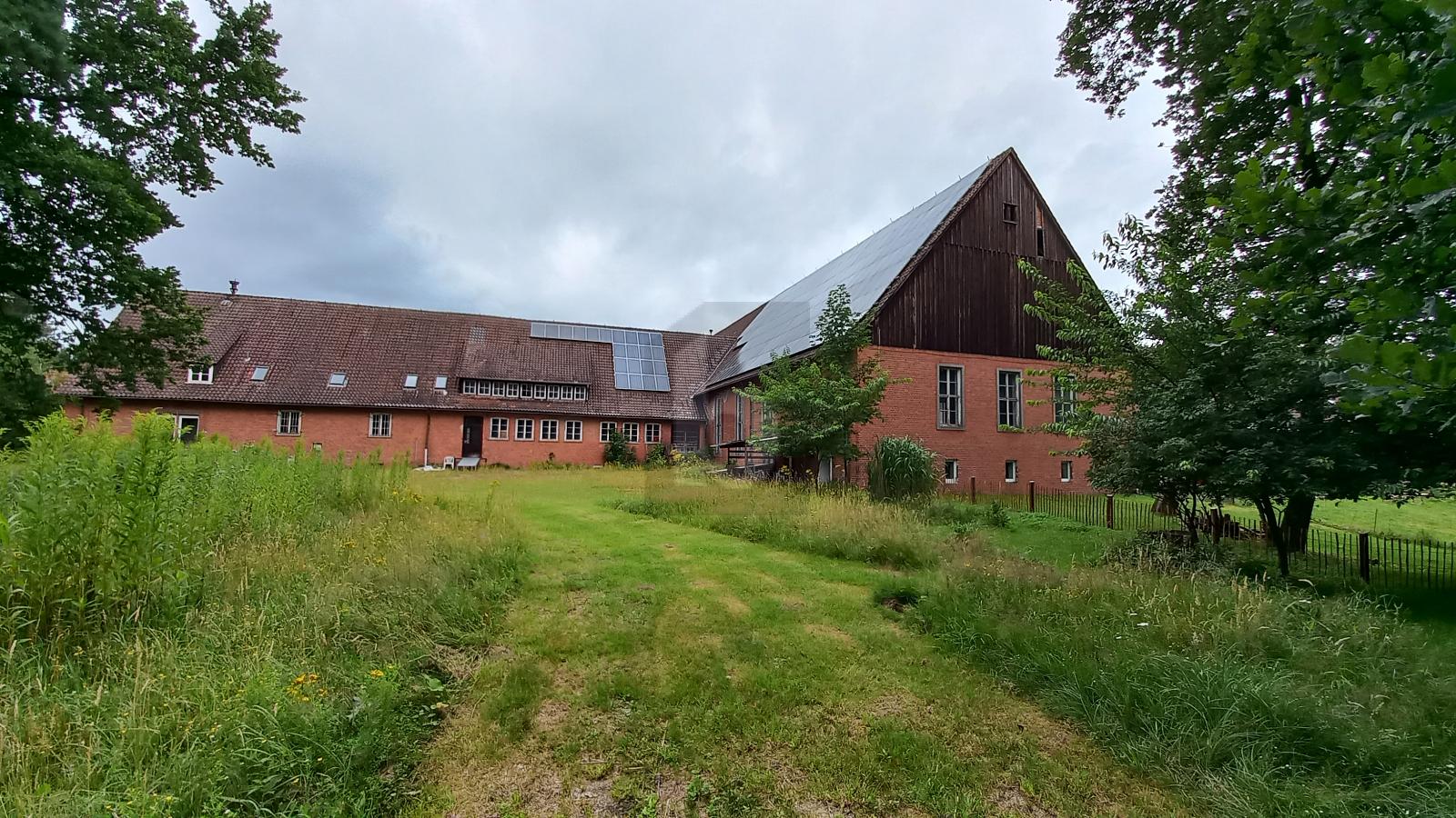 Mehrfamilienhaus zum Kauf als Kapitalanlage geeignet 220.000 € 10 Zimmer 2.400 m²<br/>Wohnfläche 8.000 m²<br/>Grundstück Liebenau 31618