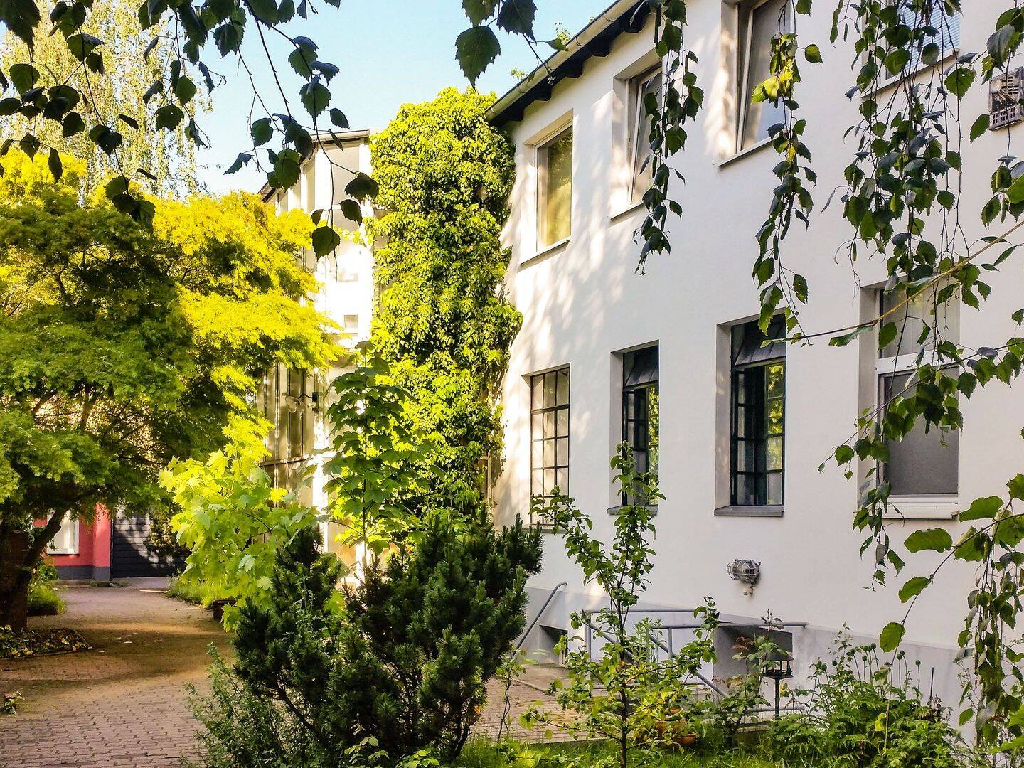 Leben, Arbeiten und Entspannen am Wasser: Regattastraße 128 in Berlin-Grünau