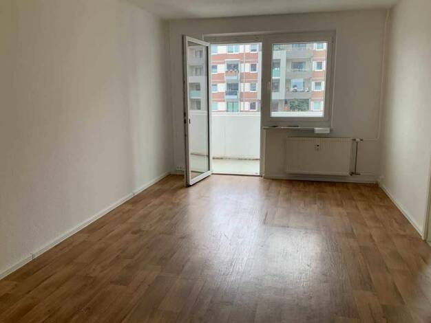 Wohnung zur Miete 467 € 3 Zimmer 69,3 m² 6. Geschoss frei ab 15.04.2026 Ludwigsburger Str. 22 Grünau-Mitte Leipzig 04209
