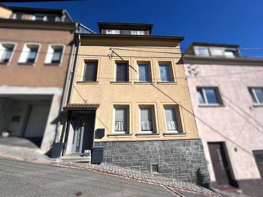 Reihenmittelhaus zum Kauf 275.000 € 5 Zimmer 140 m² 570 m² Grundstück Hohenstein-Ernstthal Hohenstein-Ernstthal 09337