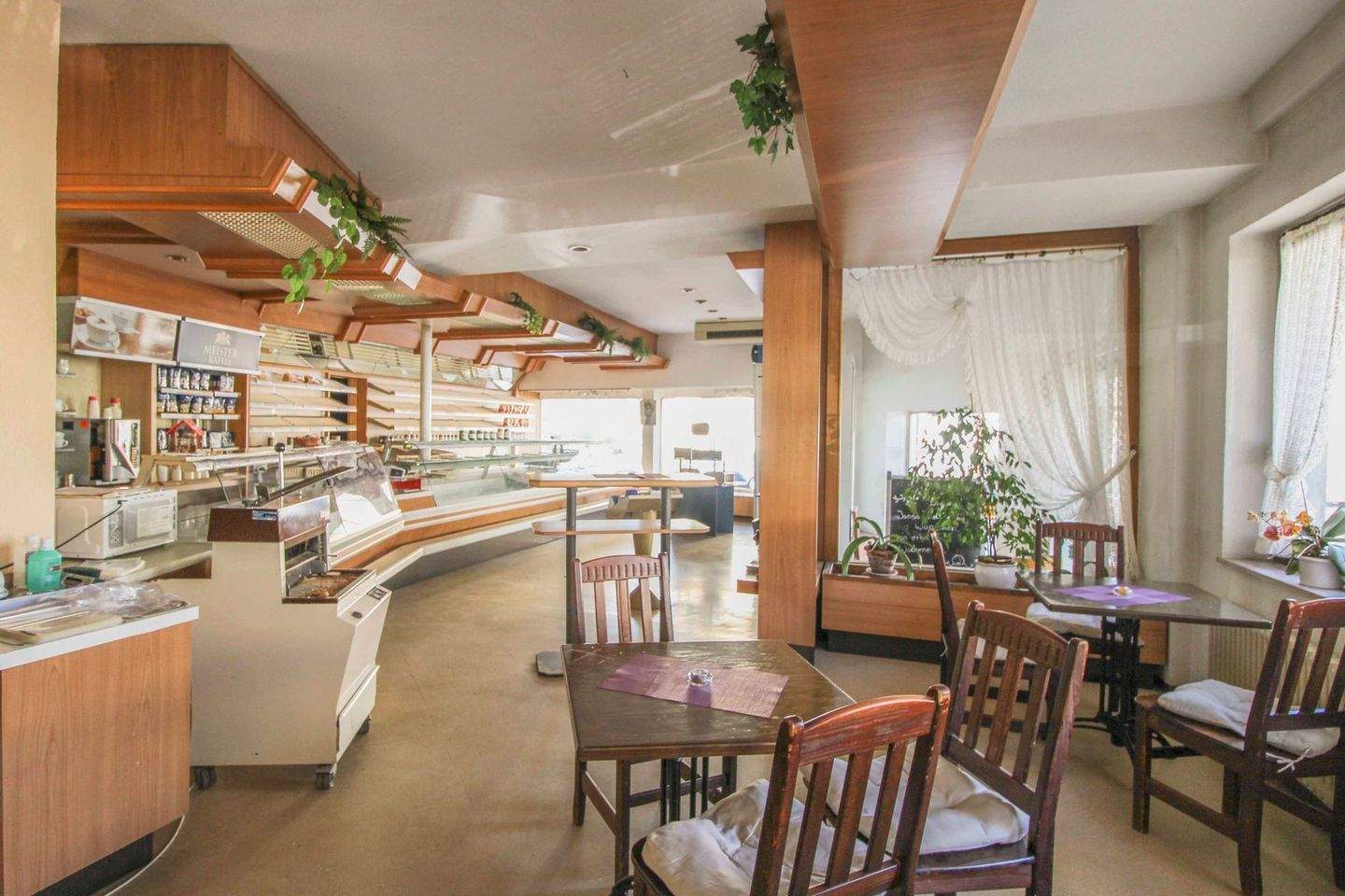 Immobilie in Königsfeld im Schwarzwald - 3 Wohnungen + 3 Apartments + Bäckerei im Herzen der Kurstadt Königsfeld - Um- und Ausbaupotential - Bild 2