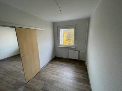 Wohnung zur Miete 422 € 3 Zimmer 70,2 m² 2. Geschoss frei ab 01.10.2025 Max-Planck-Ring 7 Oschersleben Oschersleben 39387
