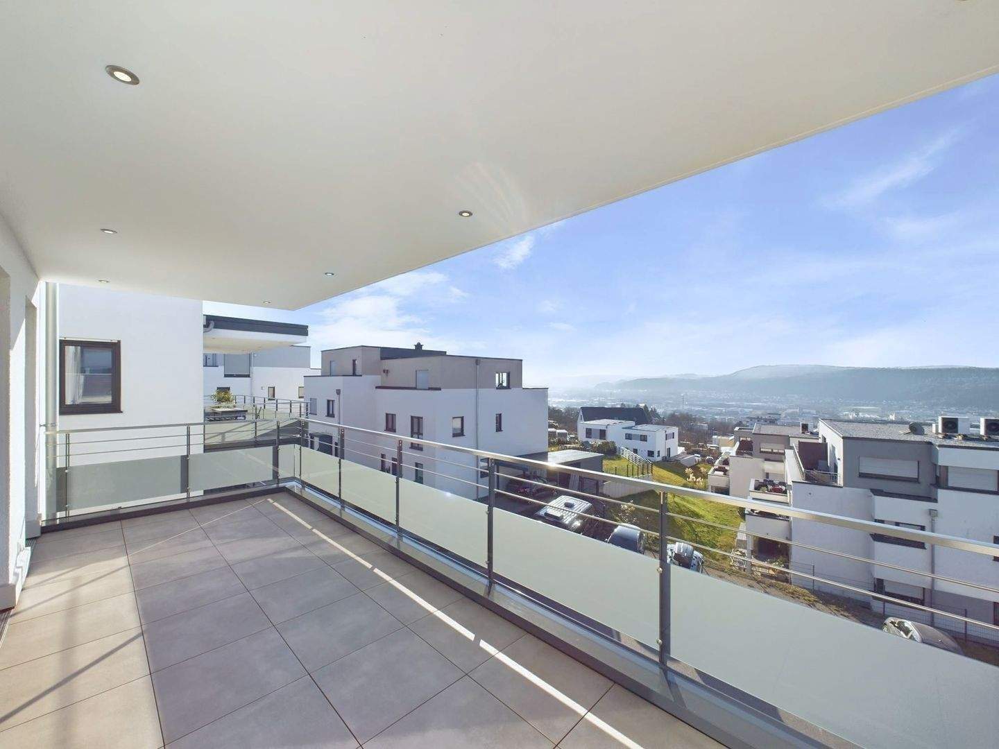 Immobilie in Kenn - Exklusives Penthouse mit Panoramaausblick! Sofort einziehen und wohlfühlen! - Bild 1