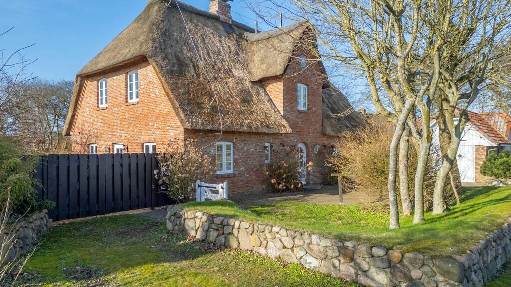 Haus zum Kauf 8 Zimmer 149 m² 1.201 m² Grundstück Utersum auf Föhr 25938