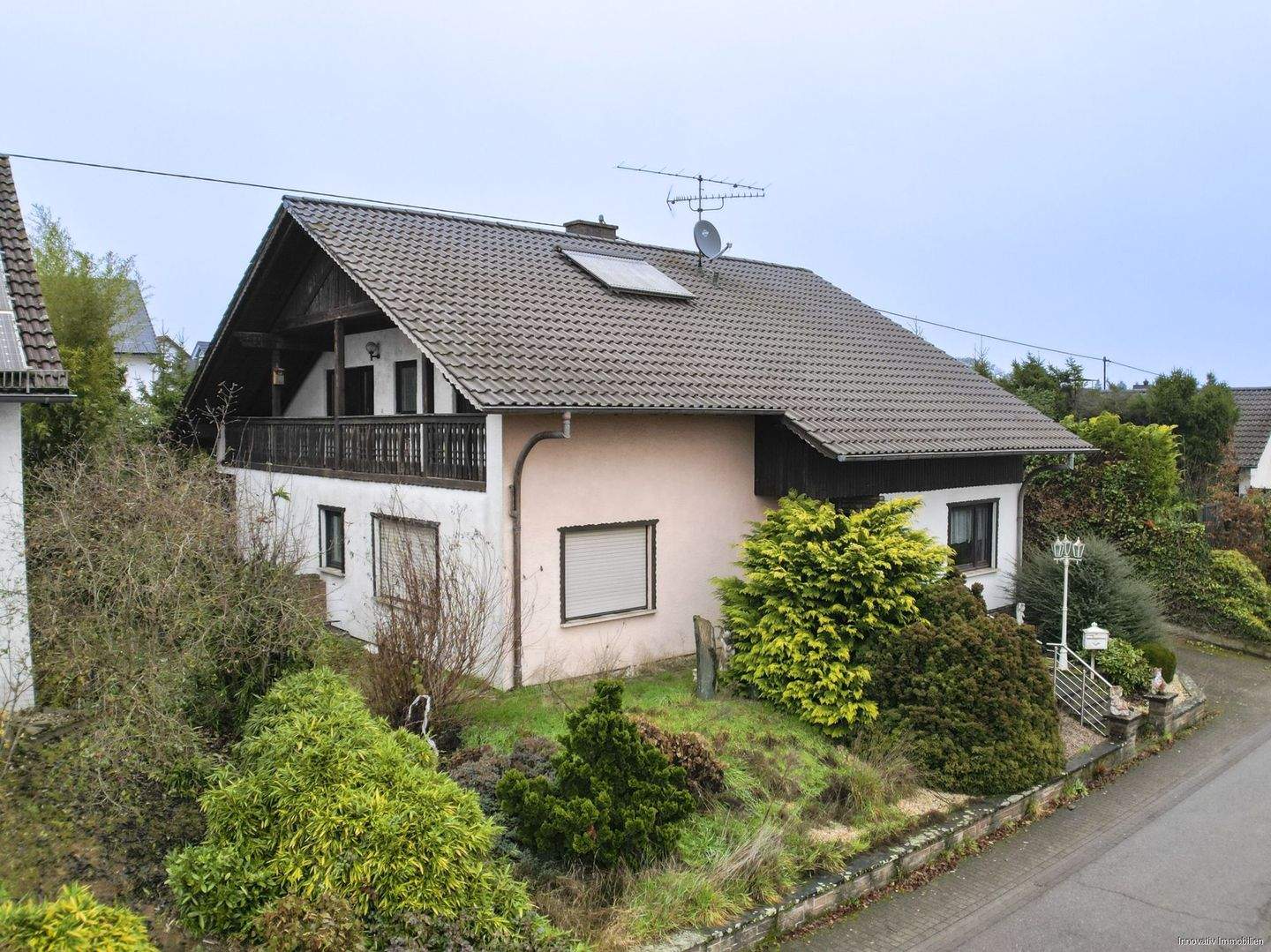 Immobilie in Dillingen/Saar - Gepflegtes Ein - Zweifamilienhaus ruhig gelegen im Grünen - Bild 4