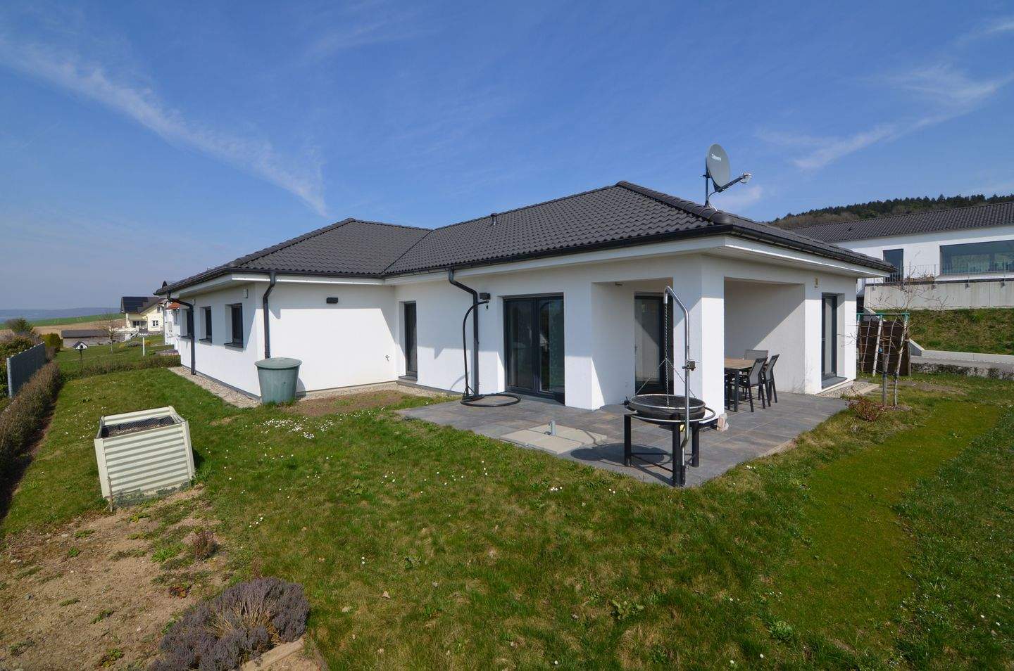 Immobilie in Unlingen - Modernes Einfamilienhaus mit Aussicht - Bild 2