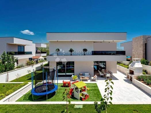 Haus zur Miete 10.000 € 6 Zimmer 370 m² Marina