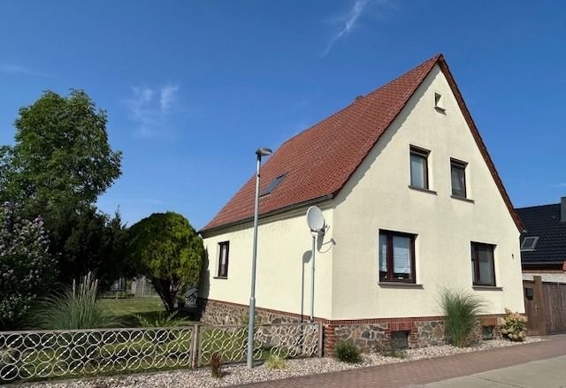 Einfamilienhaus zum Kauf 139.000 € 5 Zimmer 110 m²<br/>Wohnfläche 600 m²<br/>Grundstück Am Sportplatz 4 Lübs Gommern 39264