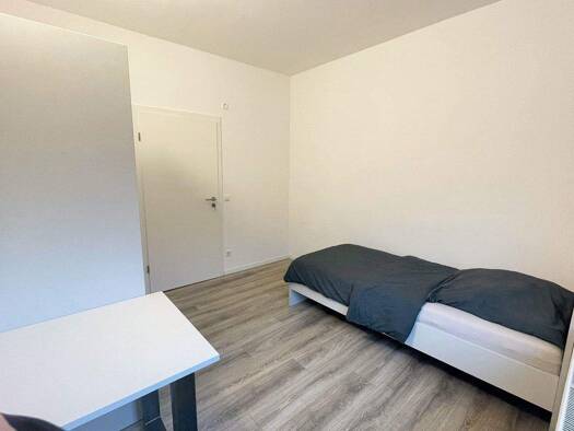 WG-Zimmer zur Miete Wohnen auf Zeit 580 € 13 m² frei ab 31.12.2026 Hedelfingerstr. 0 Wangen Stuttgart Hedelfingen 70327