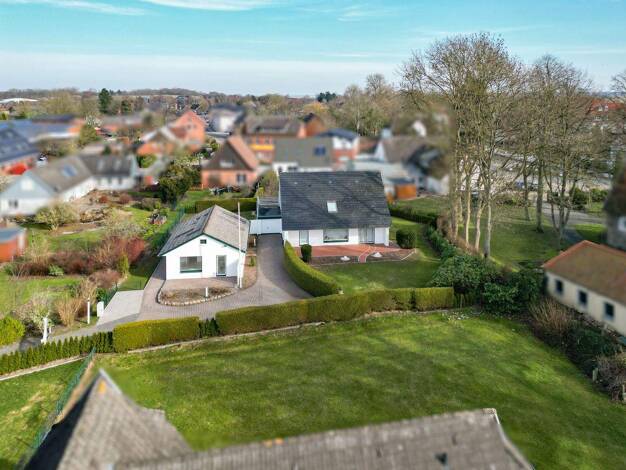Einfamilienhaus zum Kauf 469.000 € 8 Zimmer 212 m² 1.404 m² Grundstück Norderstapel 25868