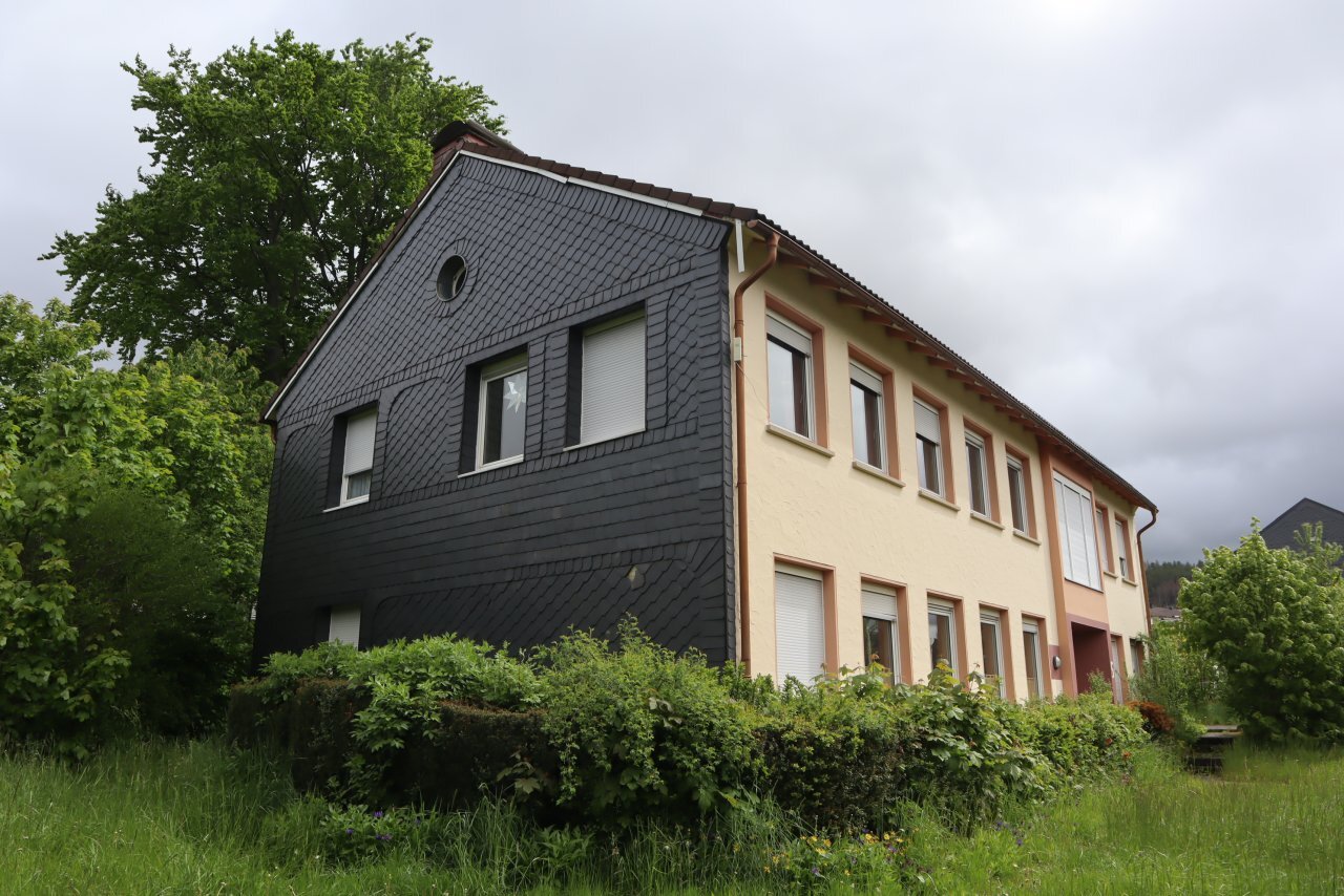 Haus zum Kauf 125.000 € 6 Zimmer 225 m²<br/>Wohnfläche 825 m²<br/>Grundstück Bad Laasphe Bad Laasphe 57334