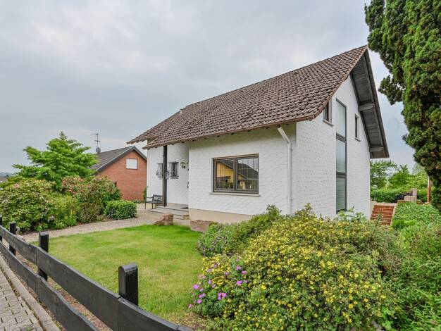 Haus zum Kauf 395.000 € 8 Zimmer 200 m² 950 m² Grundstück Großseelheim Kirchhain 35274