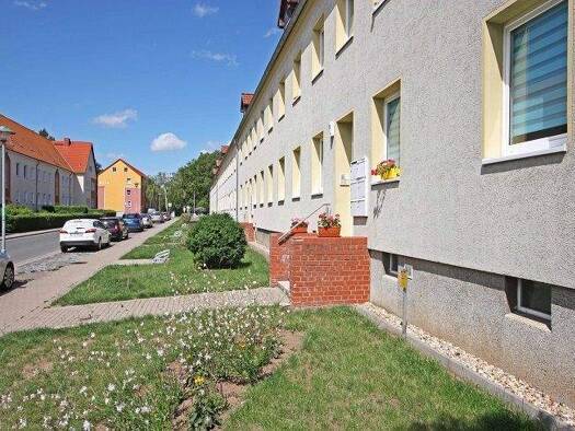 Wohnung zur Miete 302 € 2 Zimmer 48,7 m² EG frei ab 01.06.2026 Innsbrucker Straße 33 Oschersleben 39387