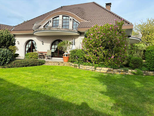 Haus zum Kauf provisionsfrei 1.400.000 € 8 Zimmer 372 m² Göttingen 37075