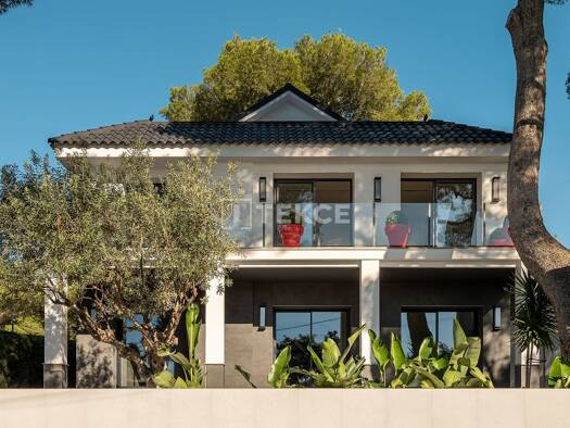 Einfamilienhaus zum Kauf 2.090.000 € 7 Zimmer 331 m² 640 m² Grundstück Barcelona 08860