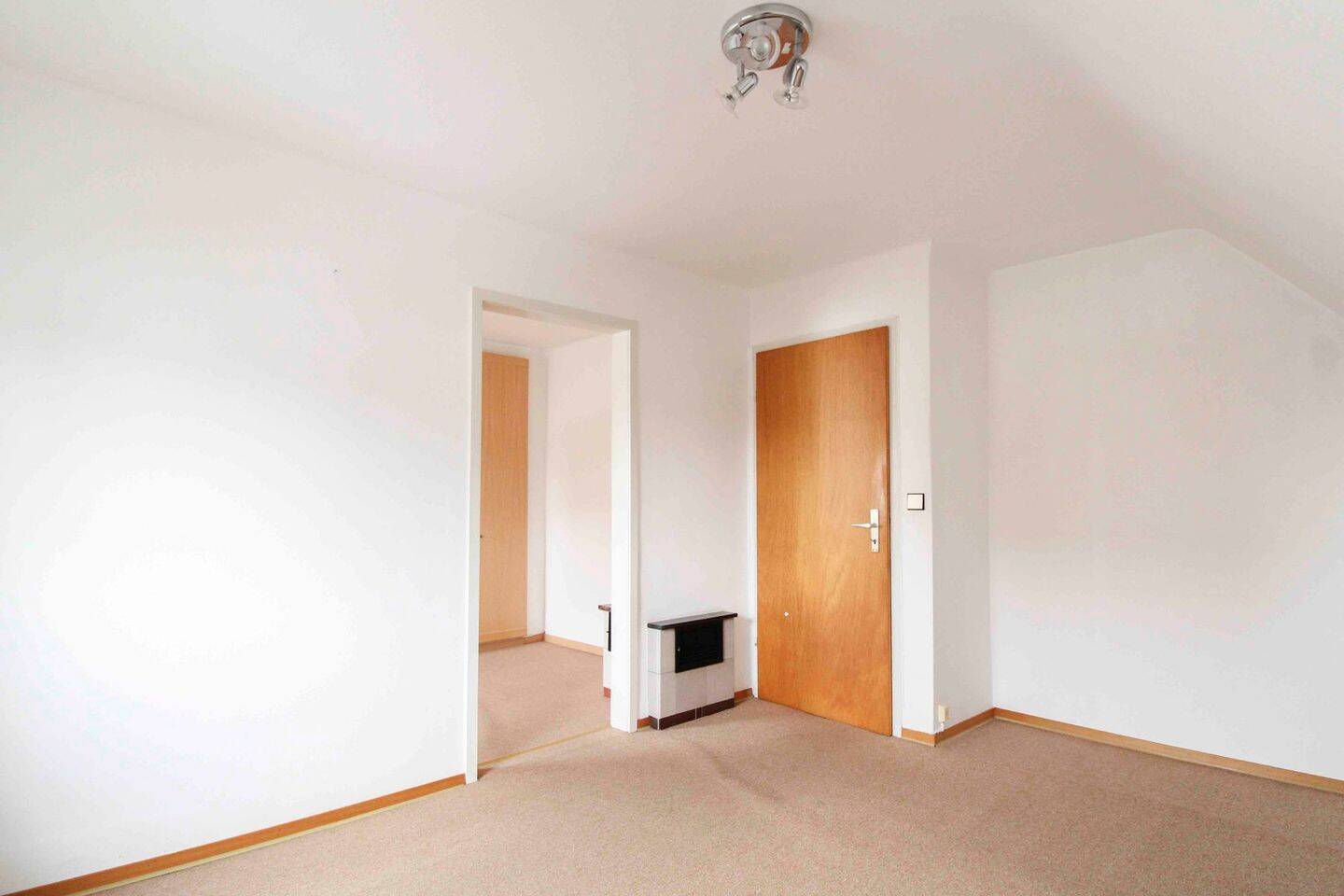 Immobilie in Leingarten - Alleinstehendes EFH mit Anbau, Garten und Pkw-Stellplatz, in ruhiger urbaner Lage in Leingarten - Bild 4