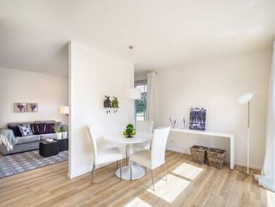 Wohnung zur Miete 870 € 3 Zimmer 75,8 m² 1. Geschoss frei ab 01.10.2025 Friedrichstraße 12b Husum Husum 25813