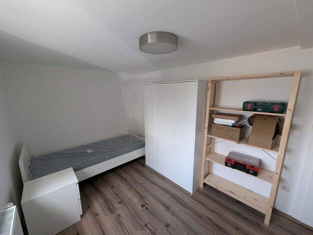 WG-Zimmer zur Miete Wohnen auf Zeit 300 € 11 m² EG frei ab sofort Neckarstr. 13, Schwenningen Villingen-Schwenningen 78056