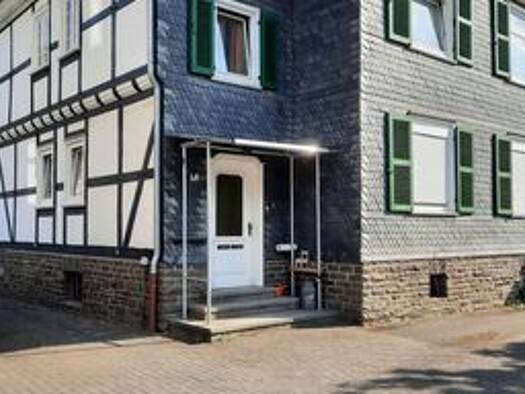 Mehrfamilienhaus zum Kauf provisionsfrei 450.000 € 7 Zimmer 218 m² 520 m² Grundstück frei ab 01.10.2026 Freudenberg Freudenberg 57258