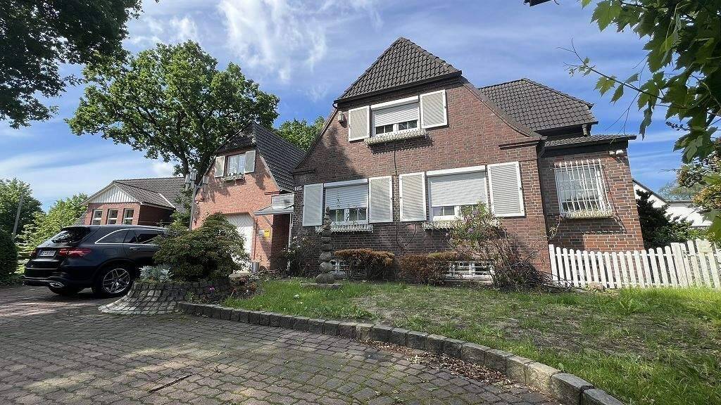 Stilvolles Haus mit Wintergarten und viel Platz - Traum-Garten, Doppel-Garage + Carport