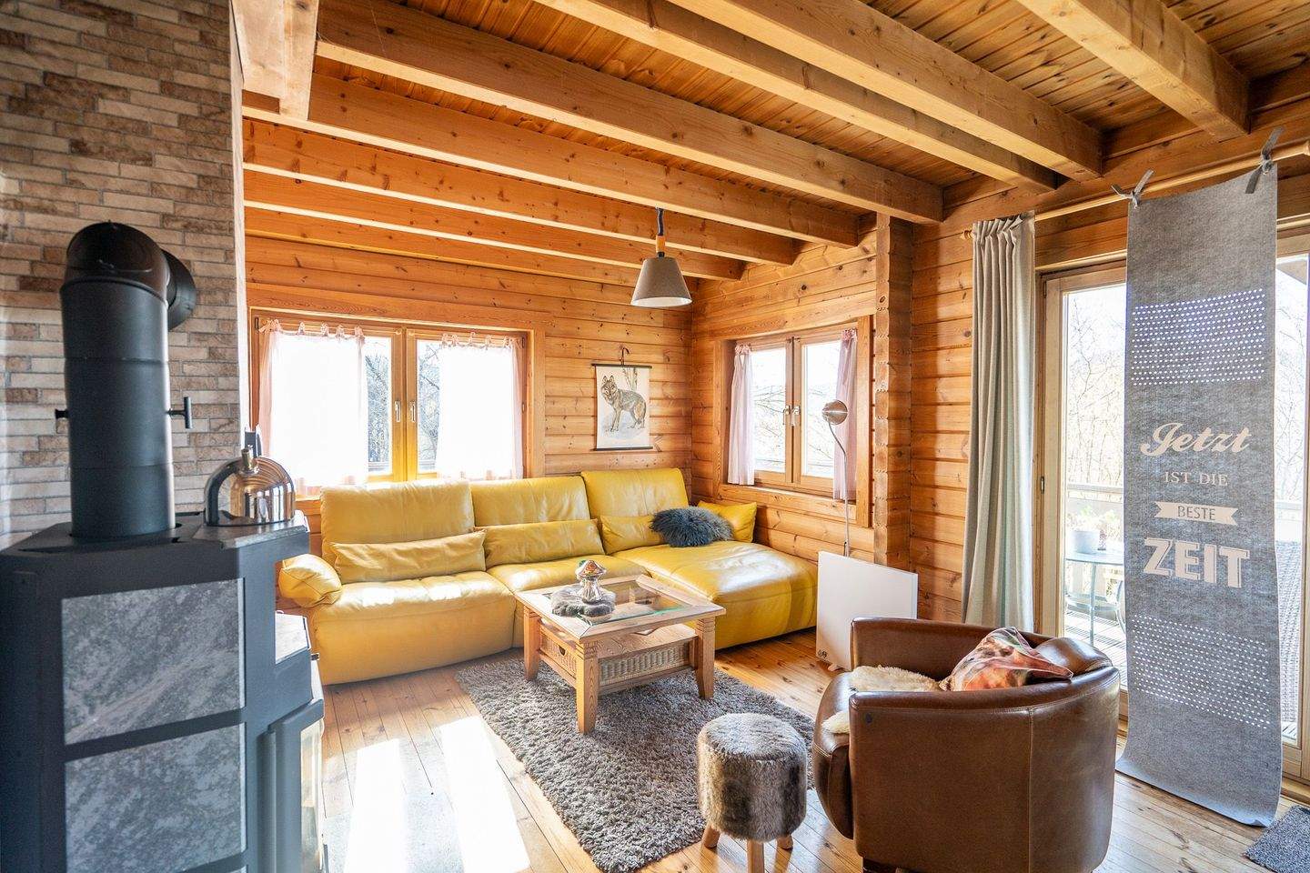 Immobilie in Hilders - Hilders: Ferienhaus / Holzblockhaus mit 2 Ferienwohnungen + Kellerwohnung inkl. Schäferwagen - Bild 2