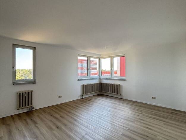 Wohnung zur Miete 907 € 2 Zimmer 58,5 m² 6. Geschoss frei ab 01.10.2026 Lyoner Straße 42 Schwanheim Süd 60528